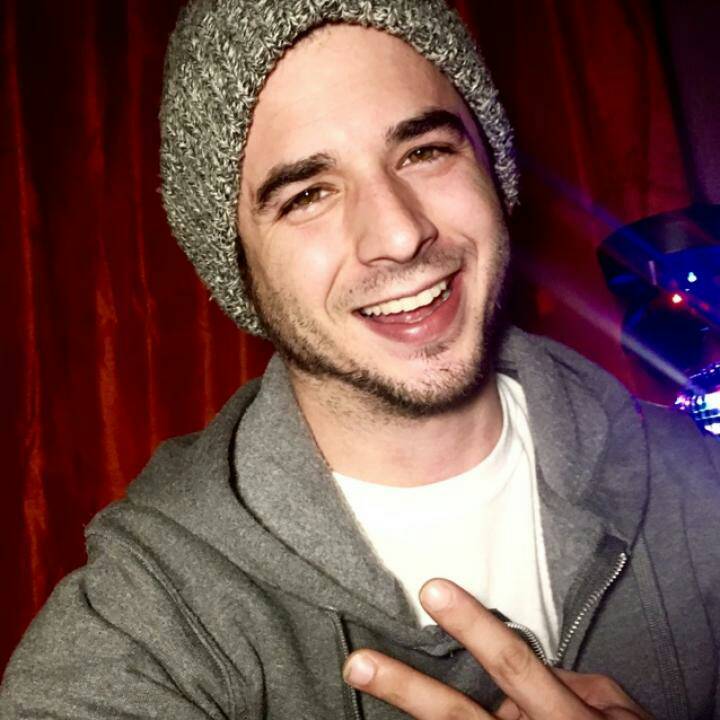 dfalcon1782's tweet photo. ✨🎂Chillin, relaxing, chillout together with #liveme MUSICISMYDRUG 🎸:
https://t.co/BCB1kSkdqT https://t.co/2QqHW1Kcff