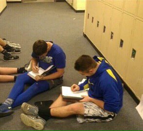 realliedetector's tweet photo. He doesn't even have a pencil 😂 https://t.co/lGGPGg1ba3