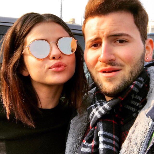 SelenaSourceFR tweet picture