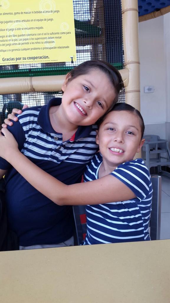 ceballossmichel's tweet photo. Mis hermanos👍✌ https://t.co/eYhTeFG4AH