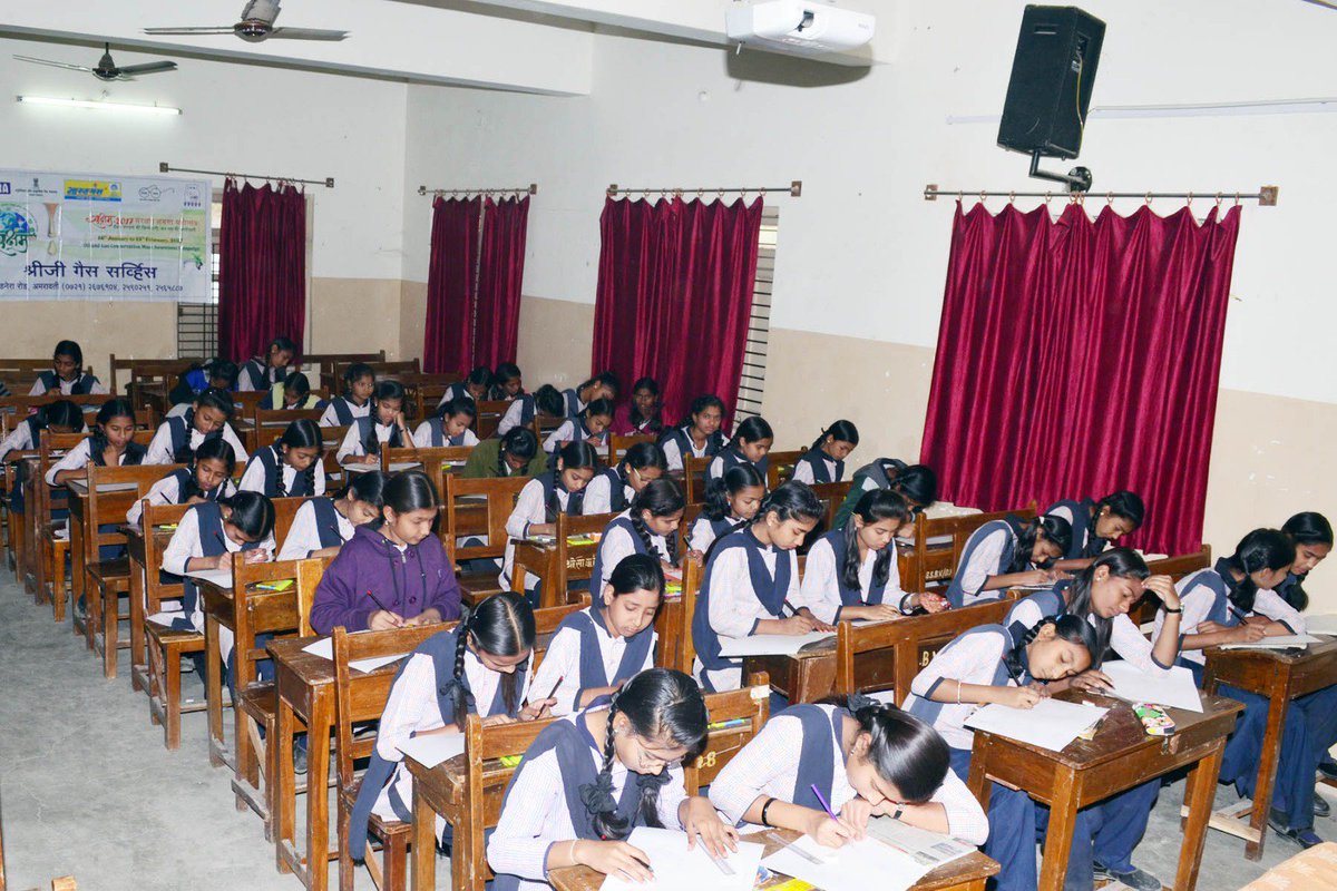 sumitbpcl's tweet photo. #SAKSHAM#Painting competition at Saibaba School by Shreeji Gas awareness on FUEL CONSERVATION @ajaykumar4258 @Sureshnair_BPCL @vijaytilak1 https://t.co/LF2l2jkssq