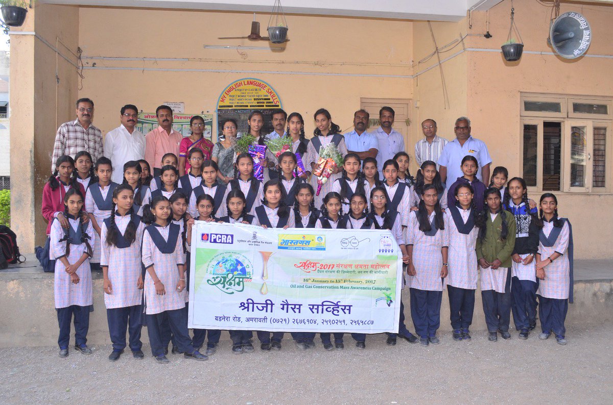 sumitbpcl's tweet photo. #SAKSHAM#Painting competition at Saibaba School by Shreeji Gas awareness on FUEL CONSERVATION @ajaykumar4258 @Sureshnair_BPCL @vijaytilak1 https://t.co/LF2l2jkssq