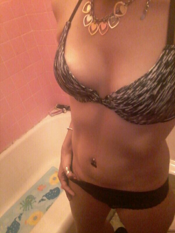 BellaPeaches1's tweet photo. cam now #chaturbate ... hubby is gonna join in alil bit me cum watch #chaturbate https://t.co/1DlO1WPWvM @CBCamgirls @cbcams https://t.co/korNSbqJVj
