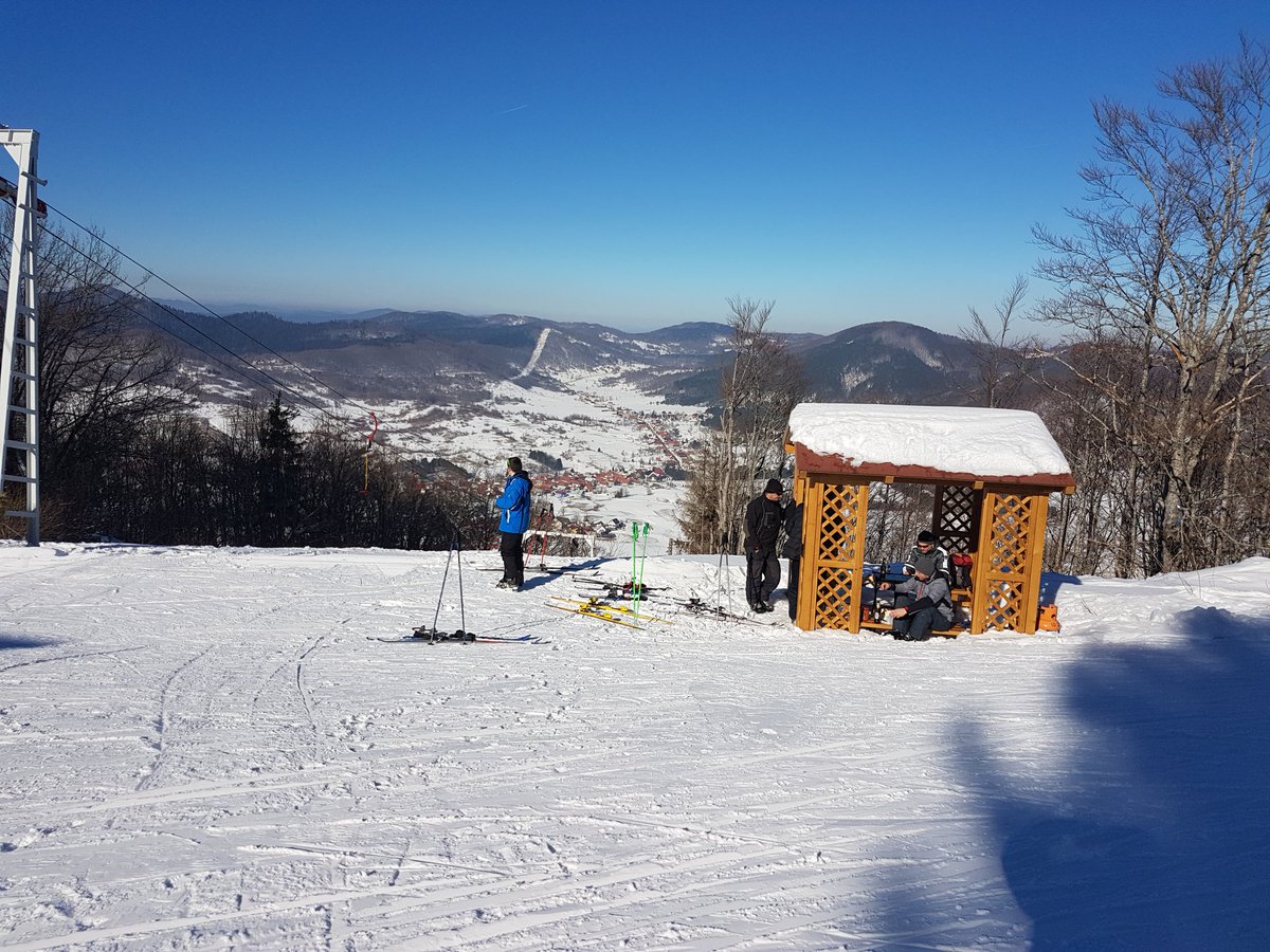 david_fak's tweet photo. #home #Mrkopalj #celimbasa #skijanje #skijaliste #skiing #ski #fisher #skilift #vucnica https://t.co/CcNMLdco0W
