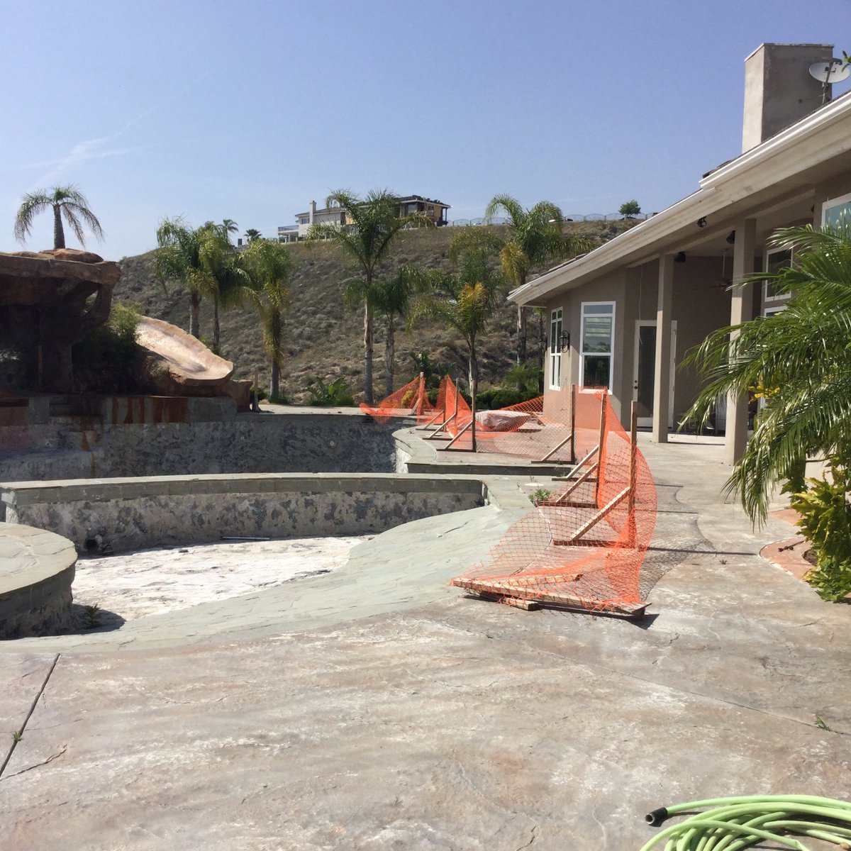 SK_Choppin_Demo's tweet photo. Pool demolition final completion - Highland, CA, used 700 cu. yds backfill on project. Worked with @QuinnCompany  https://t.co/zhFMdRGjzg https://t.co/Dsfvpov9SA