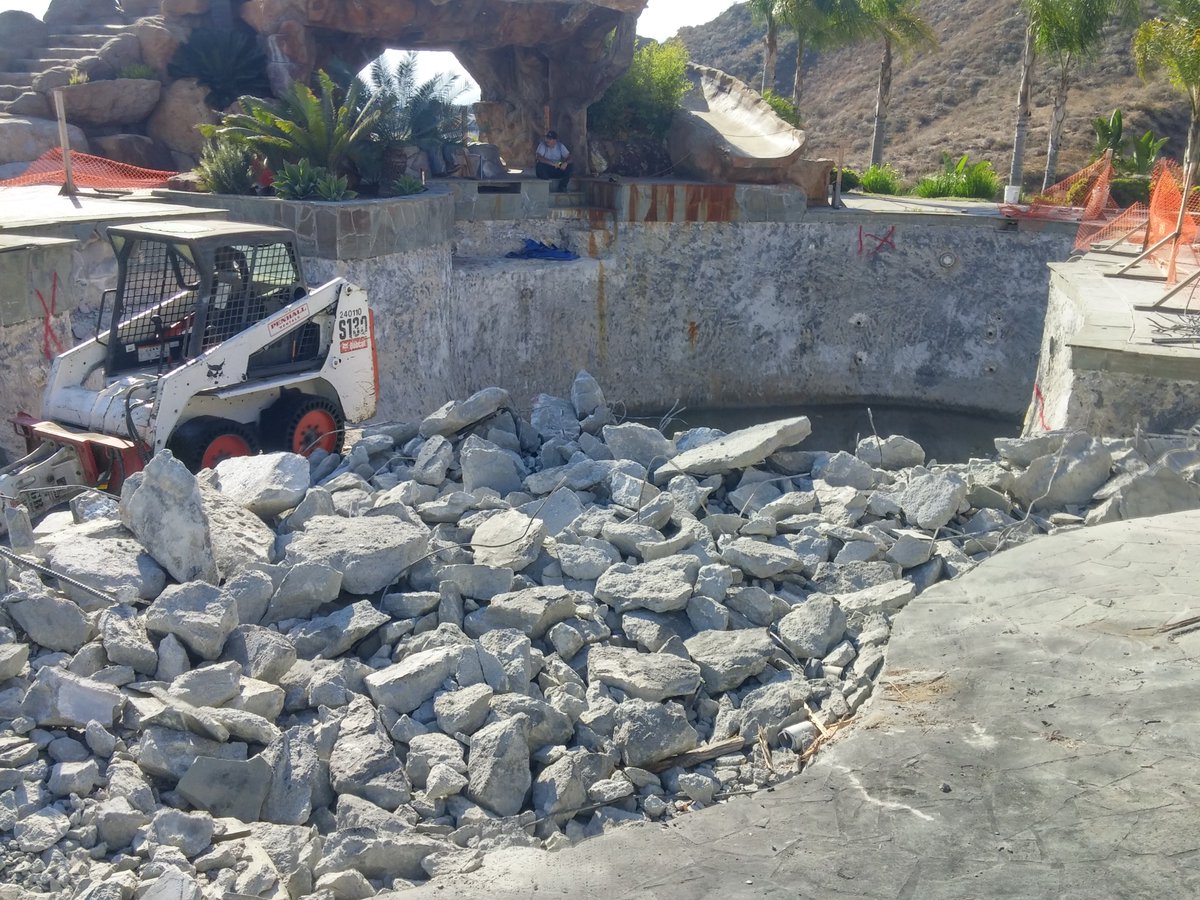 SK_Choppin_Demo's tweet photo. Pool demolition final completion - Highland, CA, used 700 cu. yds backfill on project. Worked with @QuinnCompany  https://t.co/zhFMdRGjzg https://t.co/Dsfvpov9SA