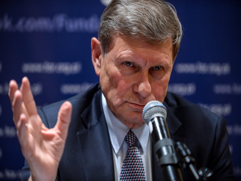 DoRzeczy_pl's tweet photo. Szokujące słowa #Balcerowicz.a o #PiS. Nawiązywał do Hitlera i Mussoliniego na spotkaniu z #KOD
https://t.co/te83J32QM6 https://t.co/afGPseqw1a
