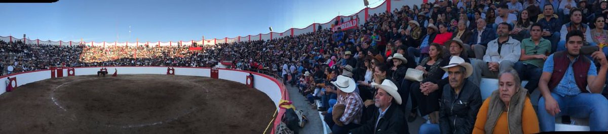 UNA PUERTA GRANDE MÁS PARA EL MAESTRO ZOTOLUCO EN SU CAMPAÑA DE DESPEDIDA, ESTÁ VEZ FUE EN VILLA HIDALGO.
 Nota ▶facebook.com/permalink.php?…