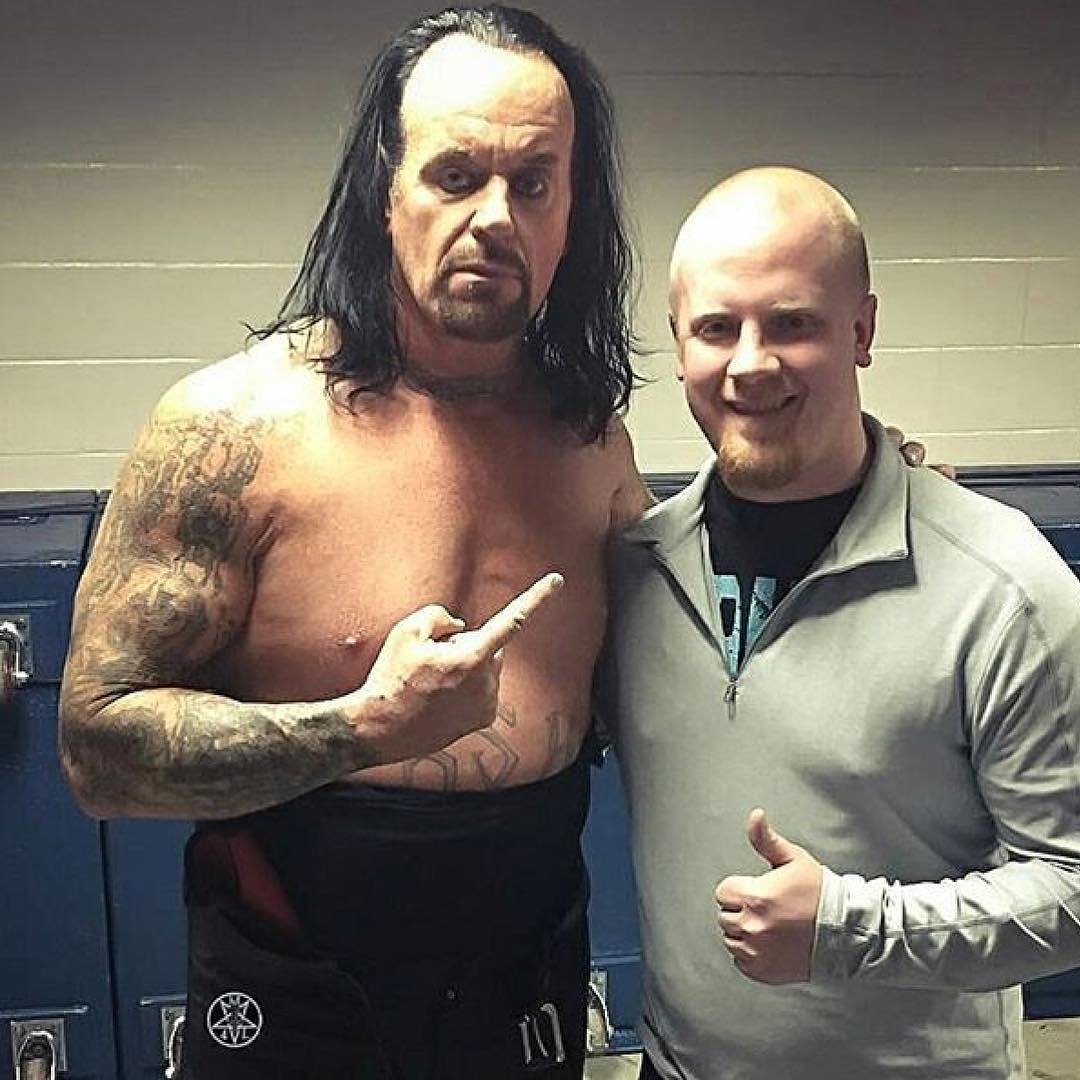 giselaiveth96's tweet photo. Todo iba muy bien, hasta que....😡😡😡😡 #undertaker #thephenom #thebigevil #thedeadman #americanbadass #thereaper #MarkCalaway #MichelleMcCool https://t.co/Z8Bd0oQ6Hk