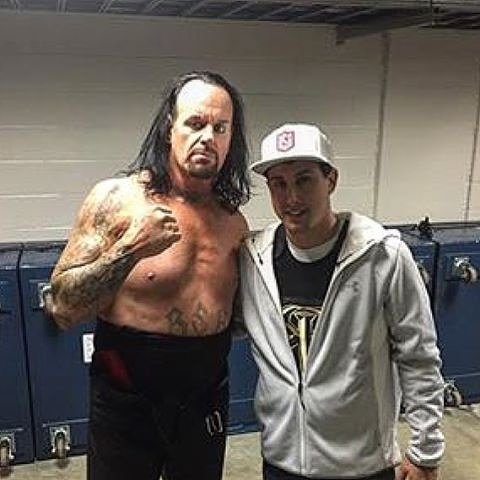 giselaiveth96's tweet photo. Todo iba muy bien, hasta que....😡😡😡😡 #undertaker #thephenom #thebigevil #thedeadman #americanbadass #thereaper #MarkCalaway #MichelleMcCool https://t.co/Z8Bd0oQ6Hk