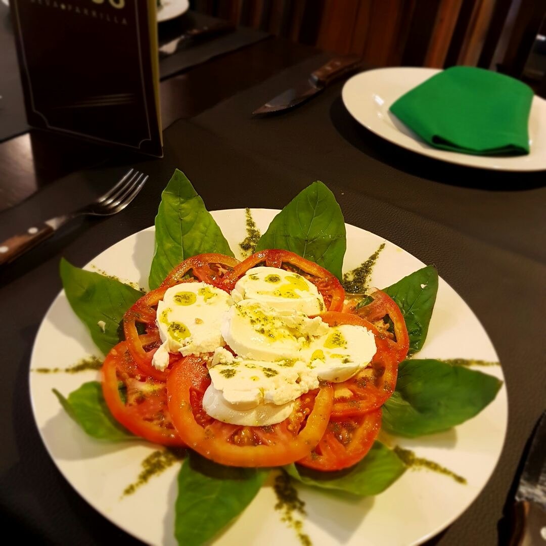 vdottog's tweet photo. Ensalada capresse Angus Paraguay https://t.co/qn4iPQjDiR