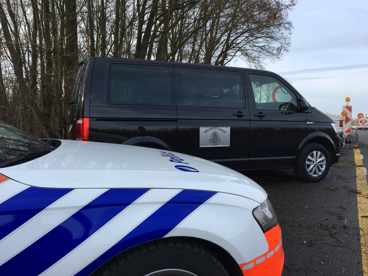 GouverneurNamur's tweet photo. J'étais sur le terrain vendredi lors d'un contrôle de police avec l'ANPR et le nouveau véhicule de mes services sécurité https://t.co/RuP2c893I5
