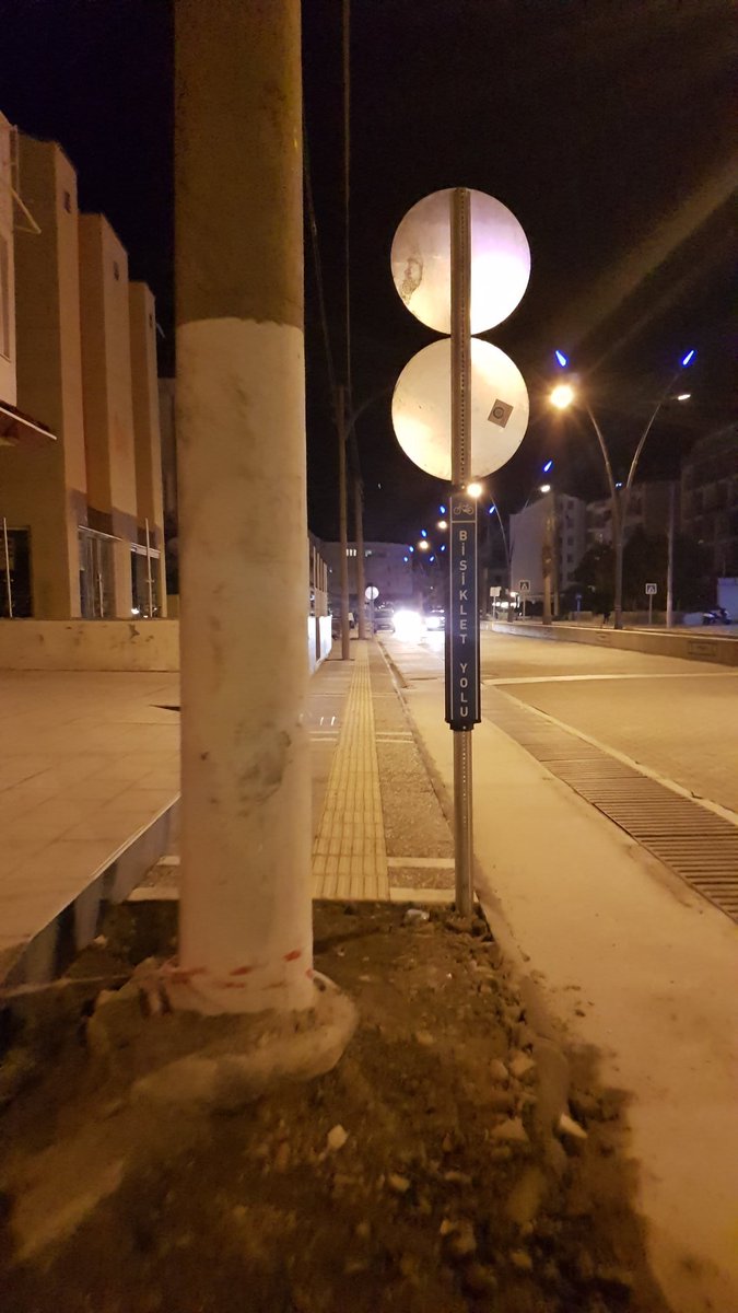 gulozdemr's tweet photo. @ibbBeyazmasa Marmarisde kaldırımlar  yeniden duzelti.Sebebi ise  engelli vatandaşların sokağa çıkması için.  Peki bunedir? bir açıklama ltf https://t.co/D9xDtRycK7