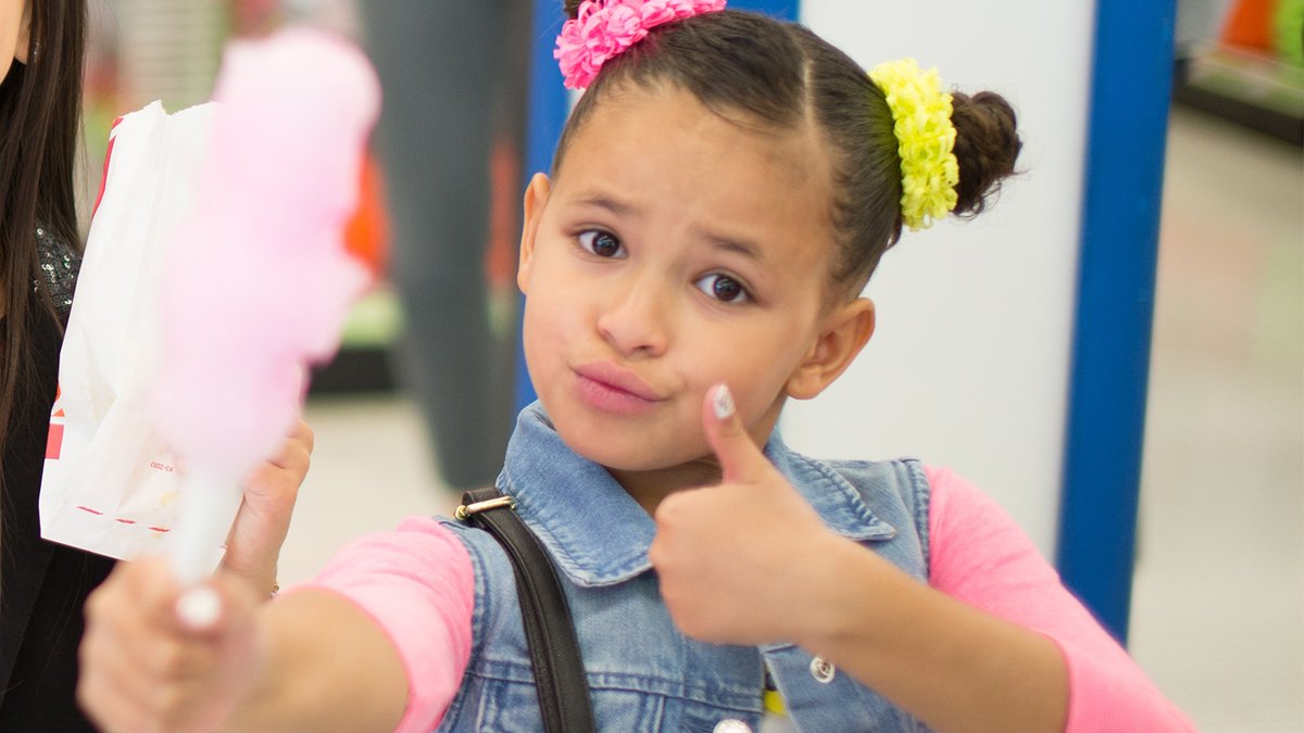ToysRUs's tweet photo. We, the people, are wishing our #PresidentofPlay, Ariana, a very #HappyBirthday! 🎂🎁🎈 https://t.co/sCpDDfLYBI