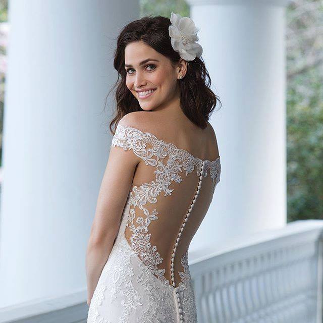 WandHmagazine's tweet photo. Sincerity Bridal dress collection features a range of enchanting gowns with distinct embellishments making each one unique! @sinceritybridal https://t.co/eQFOIkjLte