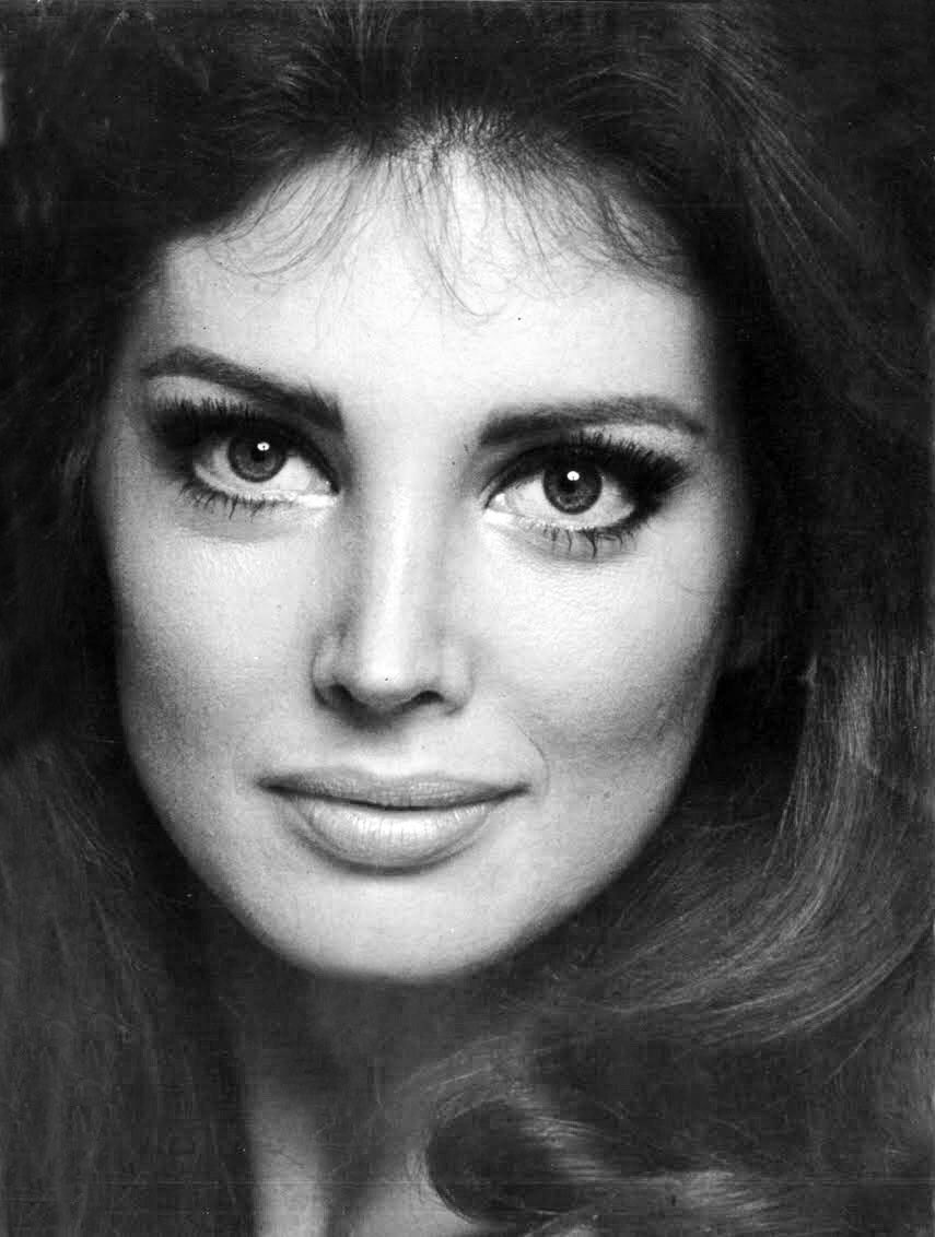    Happy birthday Gayle Hunnicutt! ¡Feliz cumpleaños 