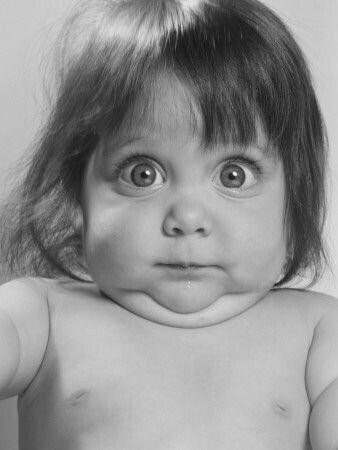 -Papà mi racconti una storiella che non riesco a dormire?
-C'era una volta una bambina birichina che non riusciva a dormire e così è morta