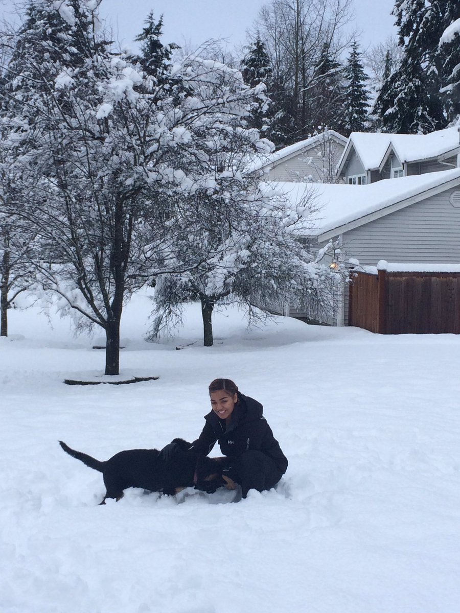 _italiamumphrey's tweet photo. snow candids with my child😍🌨⛄️ #zoraa✨ https://t.co/ZyEH0lVhcw