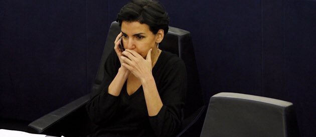 jellyhe4d's tweet photo. « Allô le Canard' ? C'est Tati Data ! Je viens de voir la #ConfPresseFillon là… Tu veux un nouveau dossier ? »
#FillonGate #RachidaData https://t.co/i7G2xjUF8m