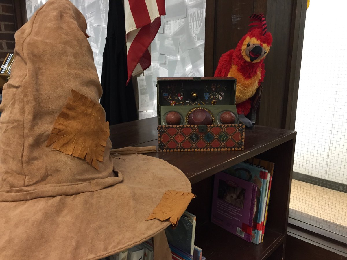 GatesSchoolAB's tweet photo. Harry Potter Week is underway in the Enchanted Gates Library! https://t.co/ewdk1WrIrD