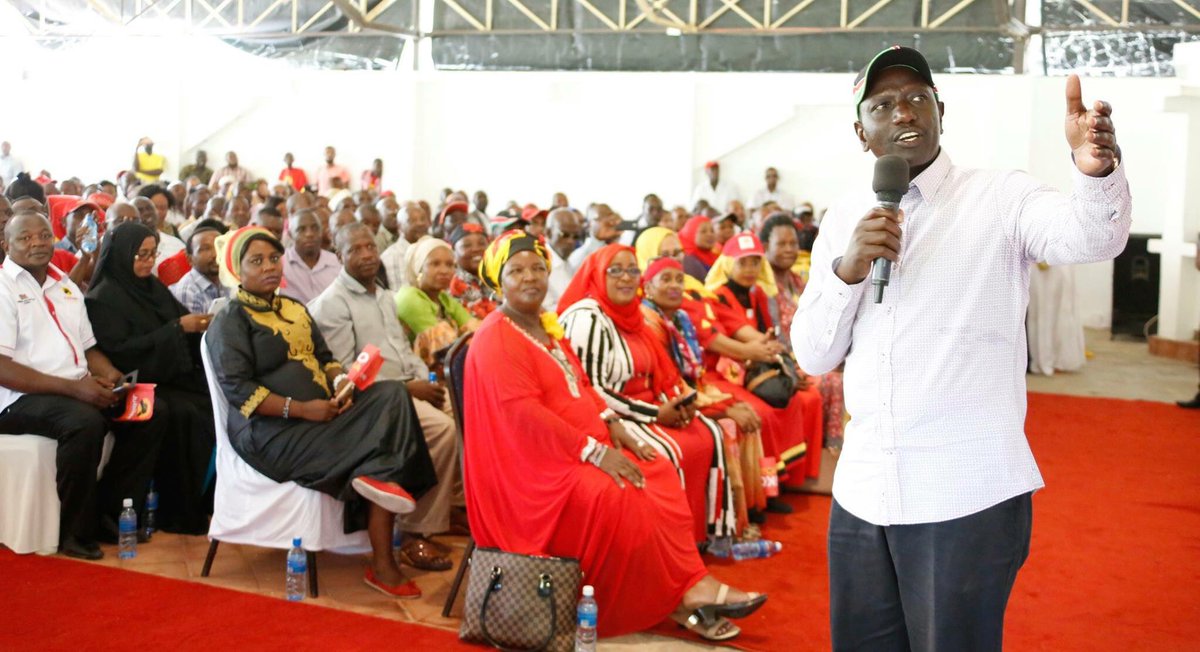 Friends_of_WSR's tweet photo. #FowrUpdates
#MombasaCounty
H.E @WilliamsRuto with delegates at Wild Waters,Mombasa county. https://t.co/yX4VQDvEIM