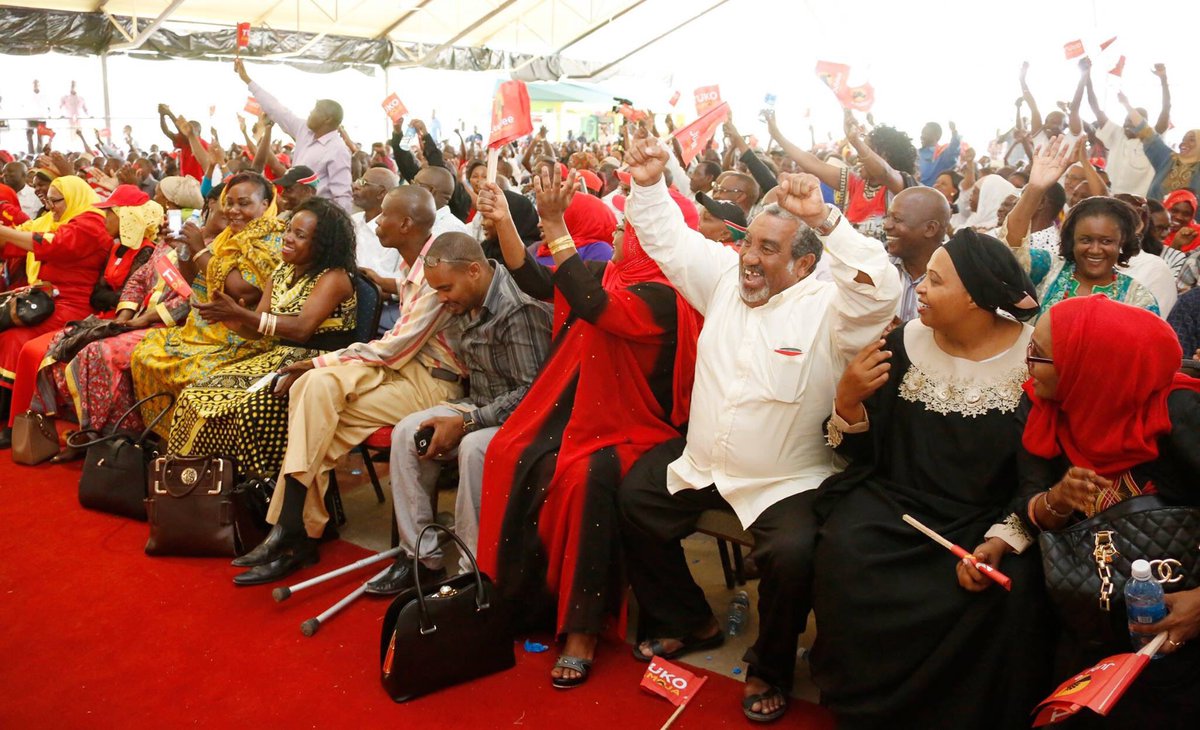 Friends_of_WSR's tweet photo. #FowrUpdates
#MombasaCounty
H.E @WilliamsRuto with delegates at Wild Waters,Mombasa county. https://t.co/yX4VQDvEIM