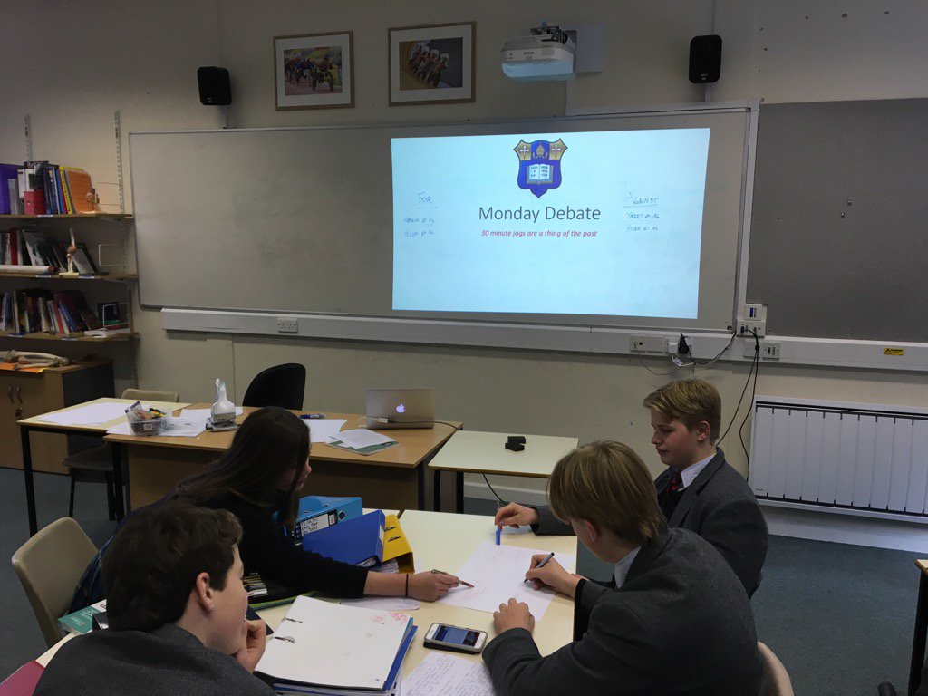 MCol_ESS's tweet image. GCSE pupils discussing whether a 30 minute jog is a thing of the past or not #MondayDebate #TypesOfTraining