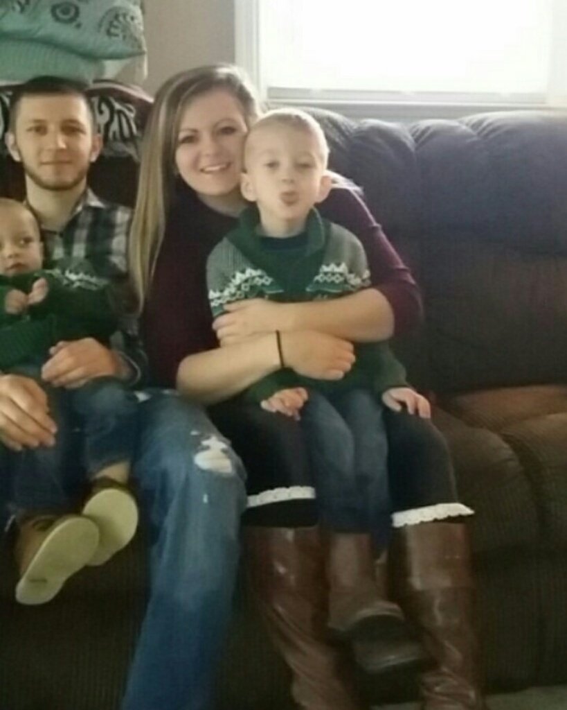 PrettyMommaa420's tweet photo. Family https://t.co/moYokHEPmh