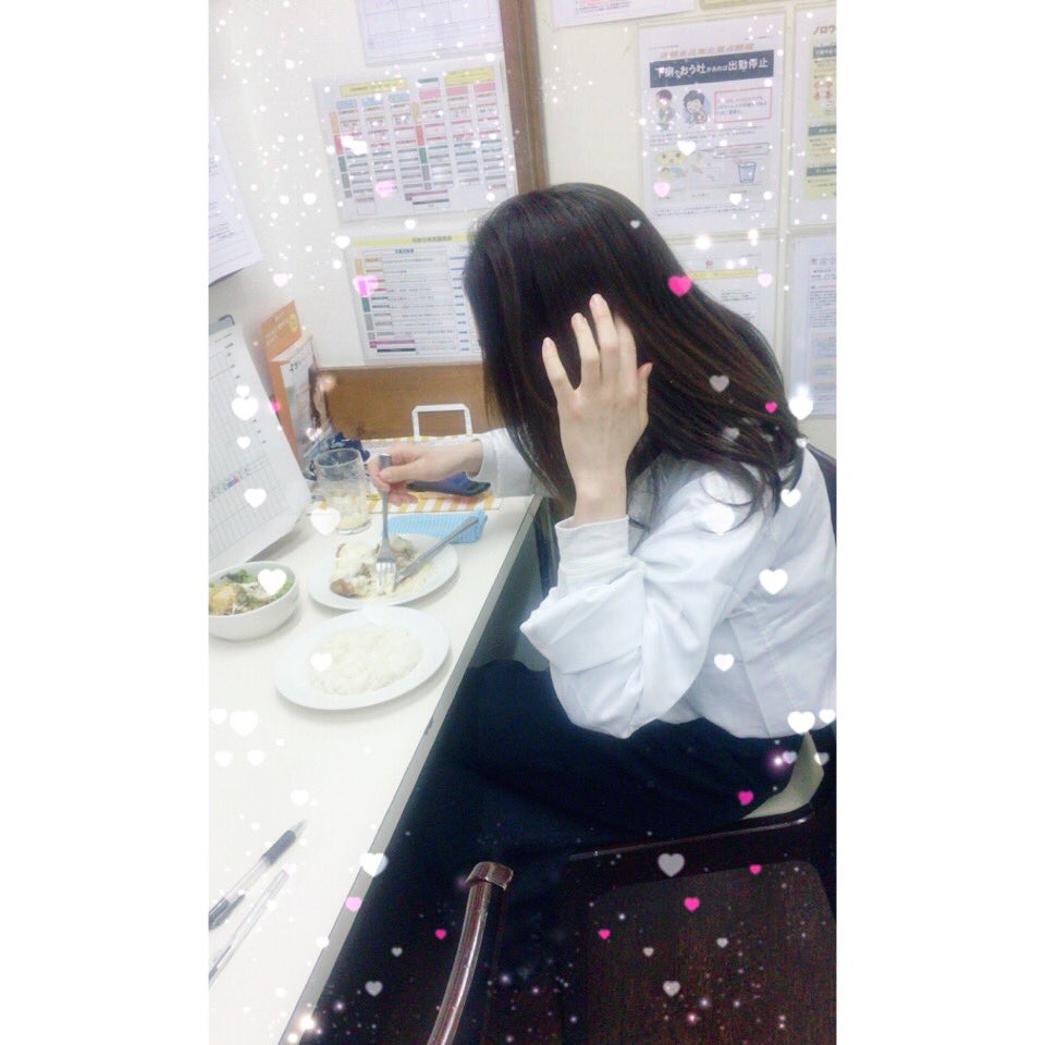 Sychs_xx_'s tweet photo. 目の前で美味っそ〜なもの食べてくるし豊さんのバレンタイン相談もう聞きたないてー😂♥️♥️ハタチのくせにガキ😒 https://t.co/IXRc7I9EZT