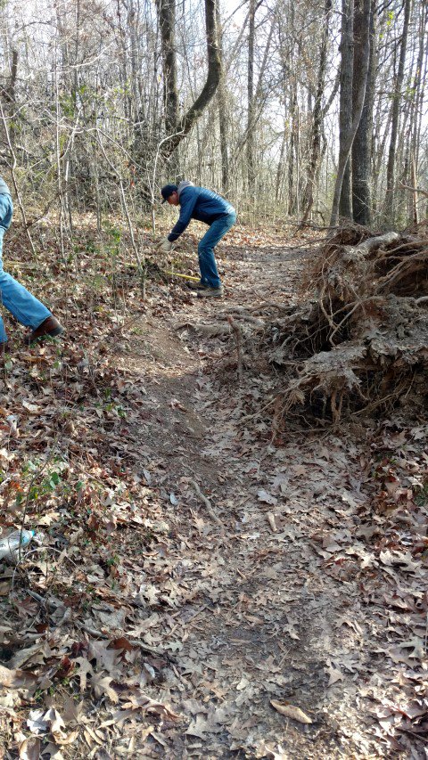 CHAPublicWorks's tweet photo. Volunteers helped with trail work on Stringers Ridge this weekend. @sorbachatt @tnrivergorge #stringersridge #volunteer https://t.co/XXNIjsfnQh