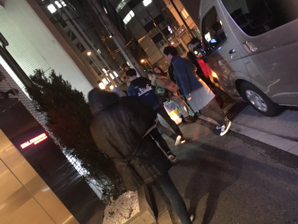 kimchiiiiiichan's tweet photo. まさかのミラクルが起きました😭😭😭💗💗💗💗💗

今日（大阪6日)のリリイベに行ってから、私は梅田の某ダンススタジオで練習してたんだけど、同じスタジオにオプテが来たの😭😭😭😭😭
韓国人がバンからぞろぞろ降りて来たけど、まさかオプテだとは思わなくてビックリした😭😭😭😭😭😭 https://t.co/l7dxkWbqaK
