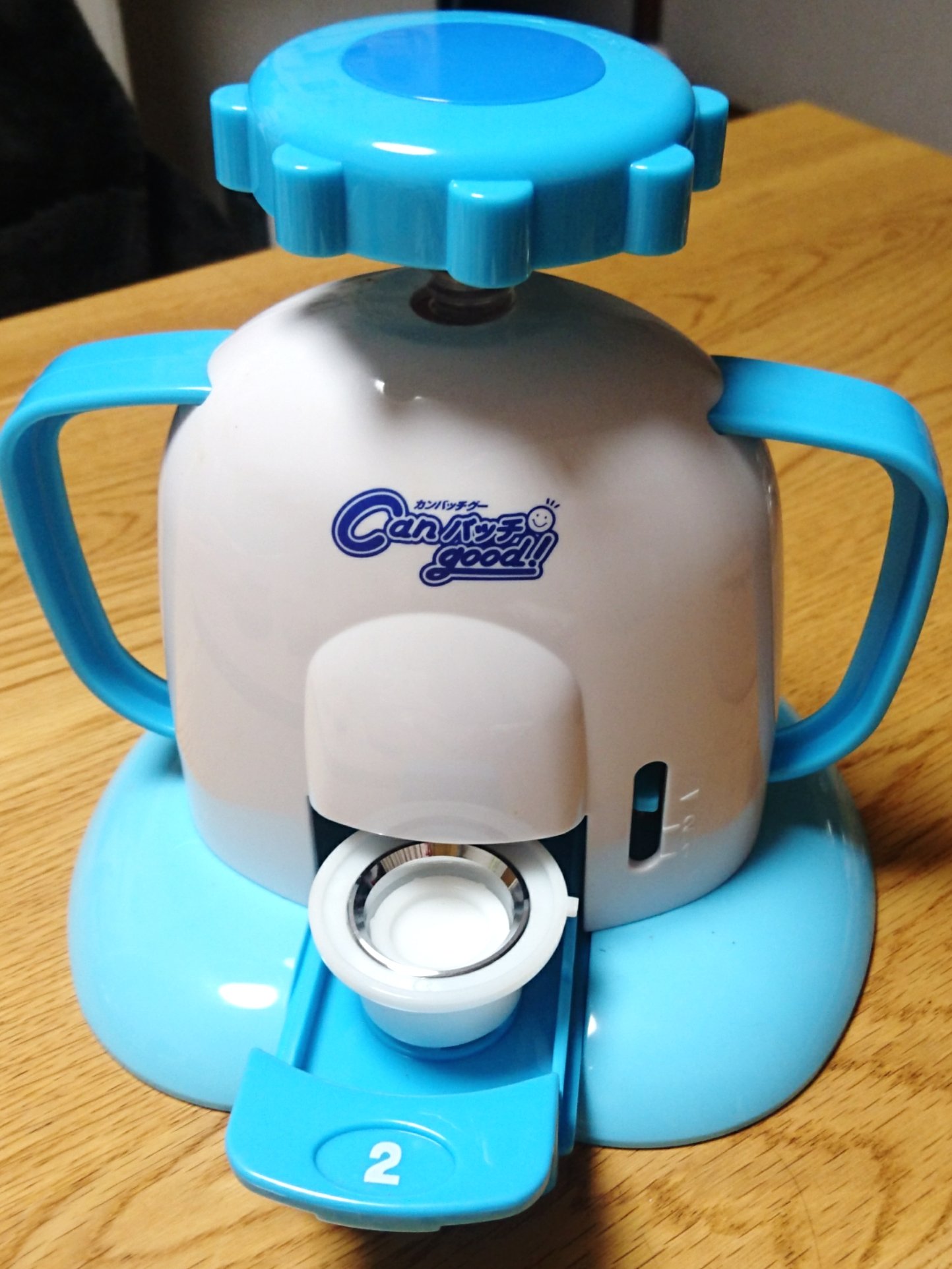 とも カンバッチグーっていう15年くらい前の缶バッチが作れるおもちゃが消耗品も揃って発掘されたので あゆはぴの衣装柄バッチ作ってみた O ただのコピー紙でこの仕上がり 楽しい 昔と違って今は