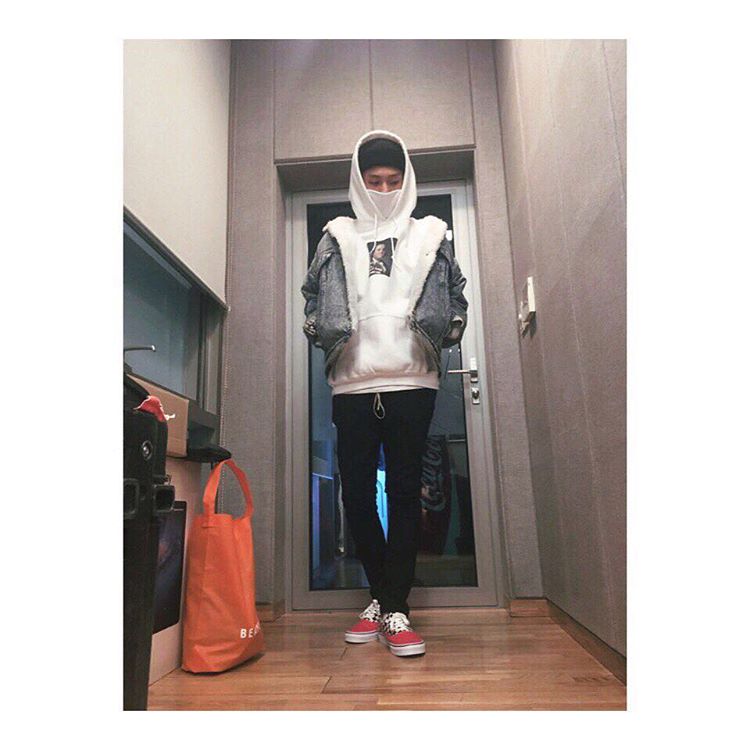 kontatoesgc's tweet photo. [170204] DONGHYUK
📷https://t.co/ReEUH4eSil
#DailyLook #OOTD #CornerDeli #WIWT #LIT https://t.co/AVH1dEHC86