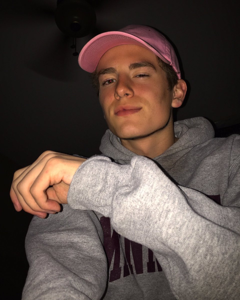 D4444NNY's tweet photo. #boyskissboysselfies ur fave bisexual boi https://t.co/qMzRf5X0dW