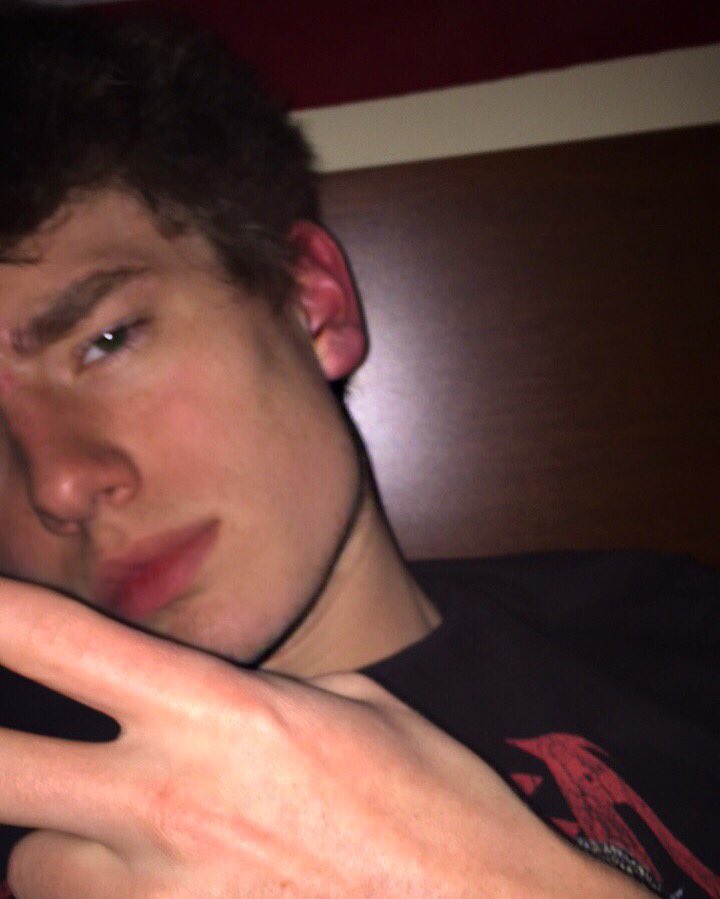 D4444NNY's tweet photo. #boyskissboysselfies ur fave bisexual boi https://t.co/qMzRf5X0dW
