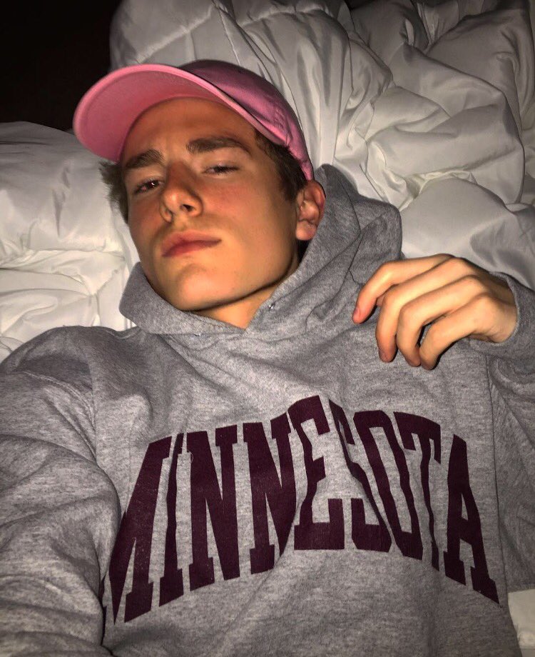 D4444NNY's tweet photo. #boyskissboysselfies ur fave bisexual boi https://t.co/qMzRf5X0dW