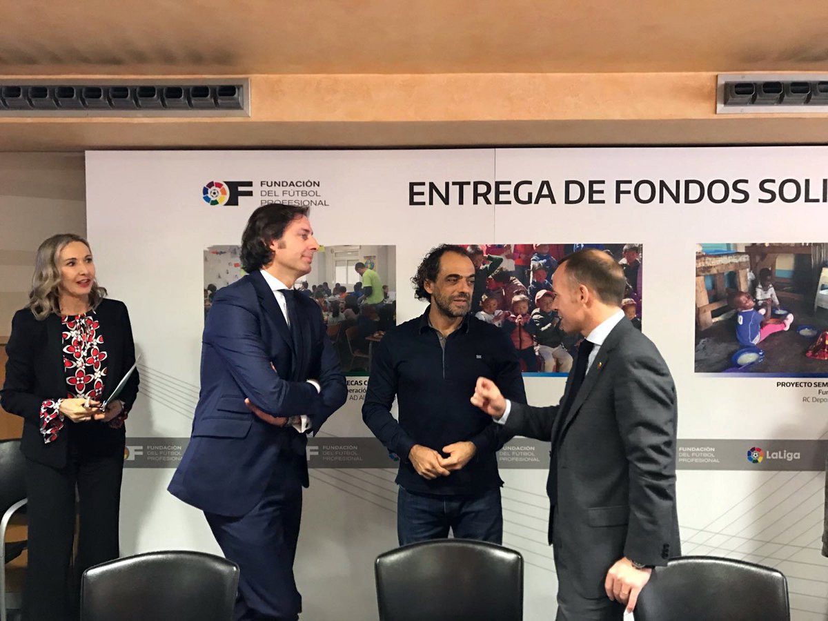 RealZaragoza's tweet photo. Gracias al partido solidario #Champions4life se destinarán fondos al proyecto #14SueñosCumplidos de @CarlosPauner 🙂

https://t.co/Gp2eUXhHGk https://t.co/spYmSzFWv4