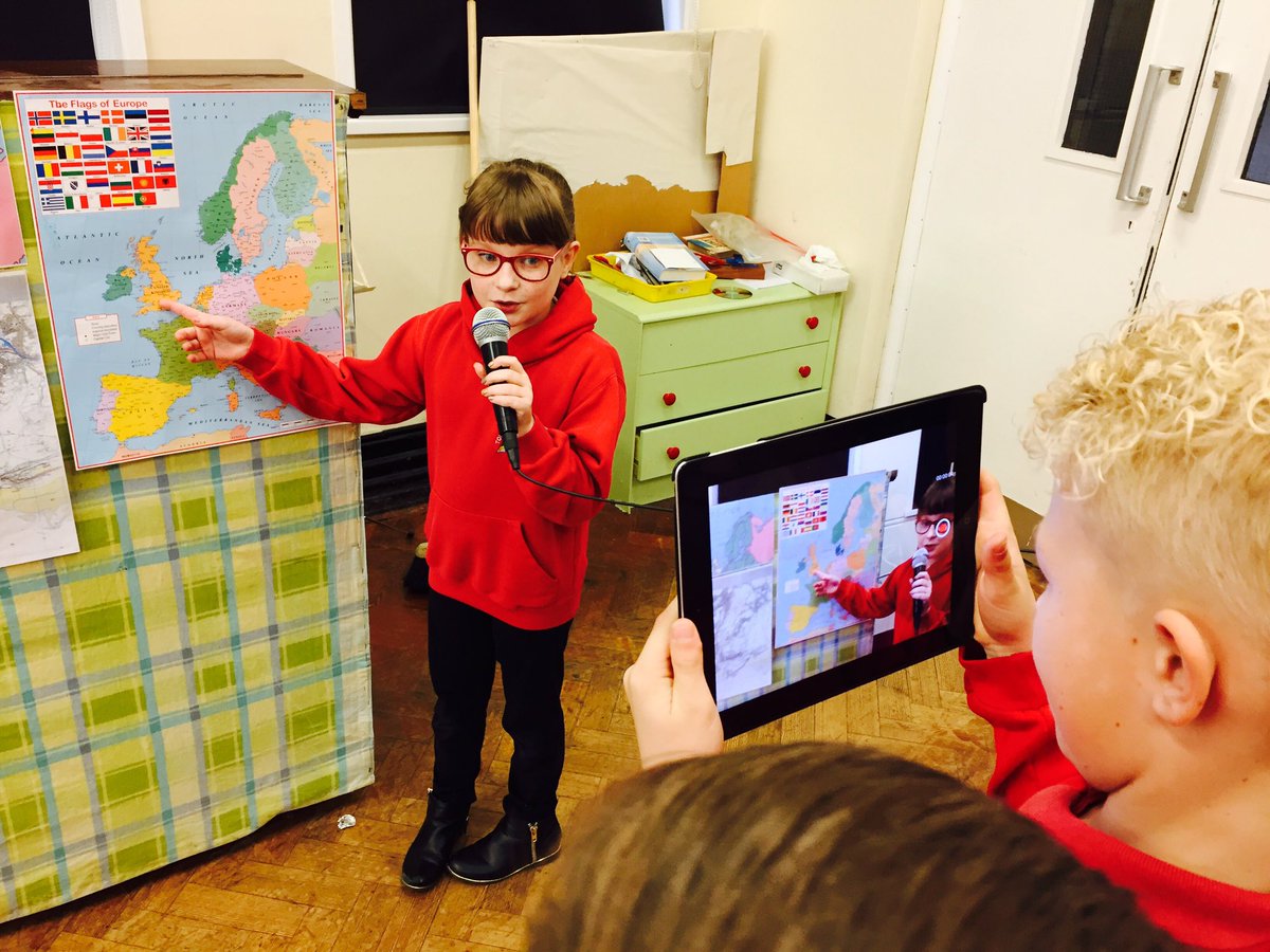 BubsyTownhill's tweet photo. Y6 news teams film exciting bulletins live from studio and on location at Tutankhamun's tomb! #THChistory #THCoracy https://t.co/YTltIFl8tm