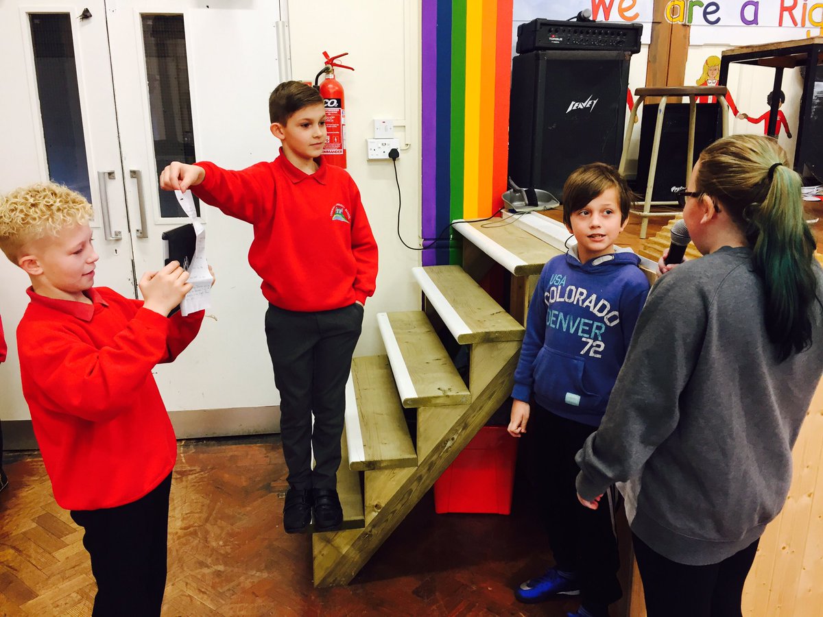 BubsyTownhill's tweet photo. Y6 news teams film exciting bulletins live from studio and on location at Tutankhamun's tomb! #THChistory #THCoracy https://t.co/TBOp4WBuXp