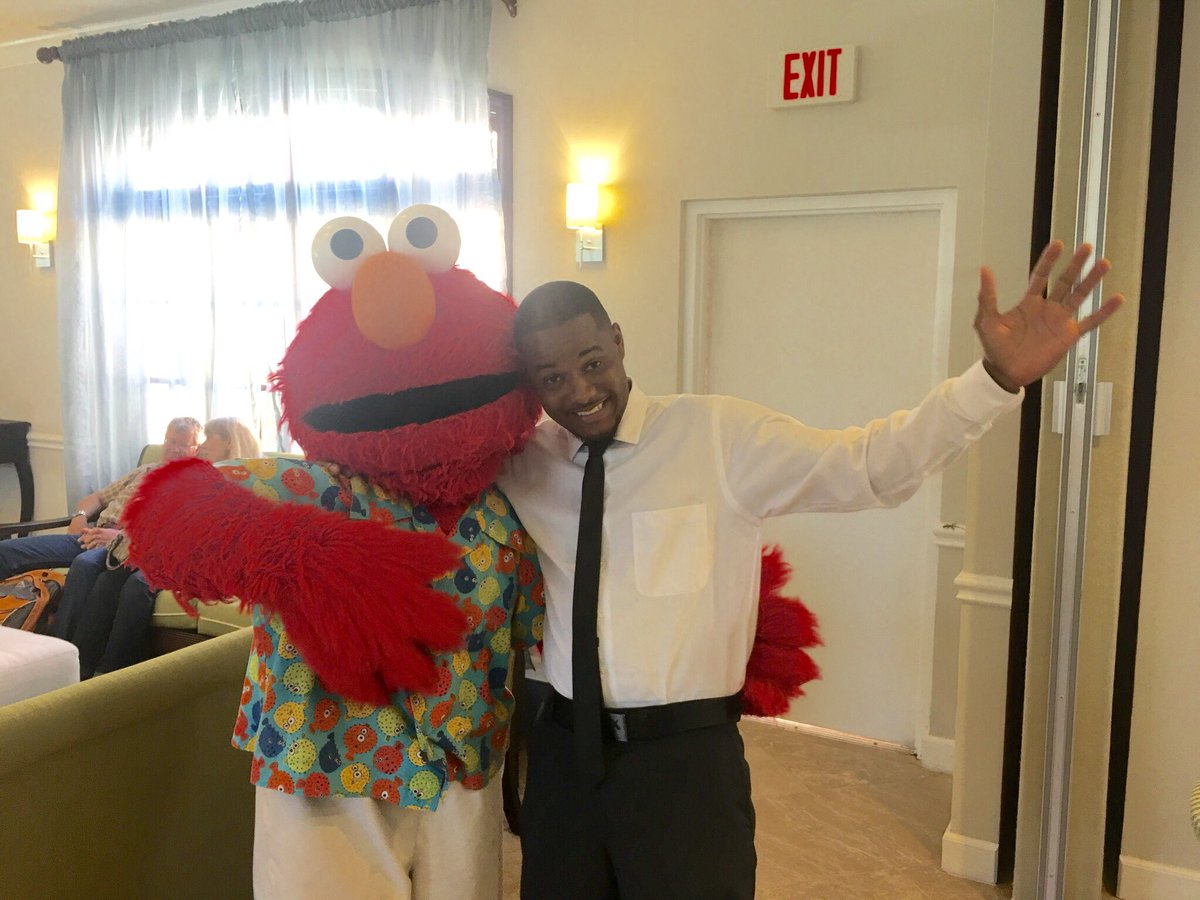 TheteamVip's tweet photo. Stay Happy! #havefun #livelife #smile #cheerful #vip #service #classy #genuine #elmo #sesamestreet #turksandcaicos #bestbeach https://t.co/MwJrKqRFMv