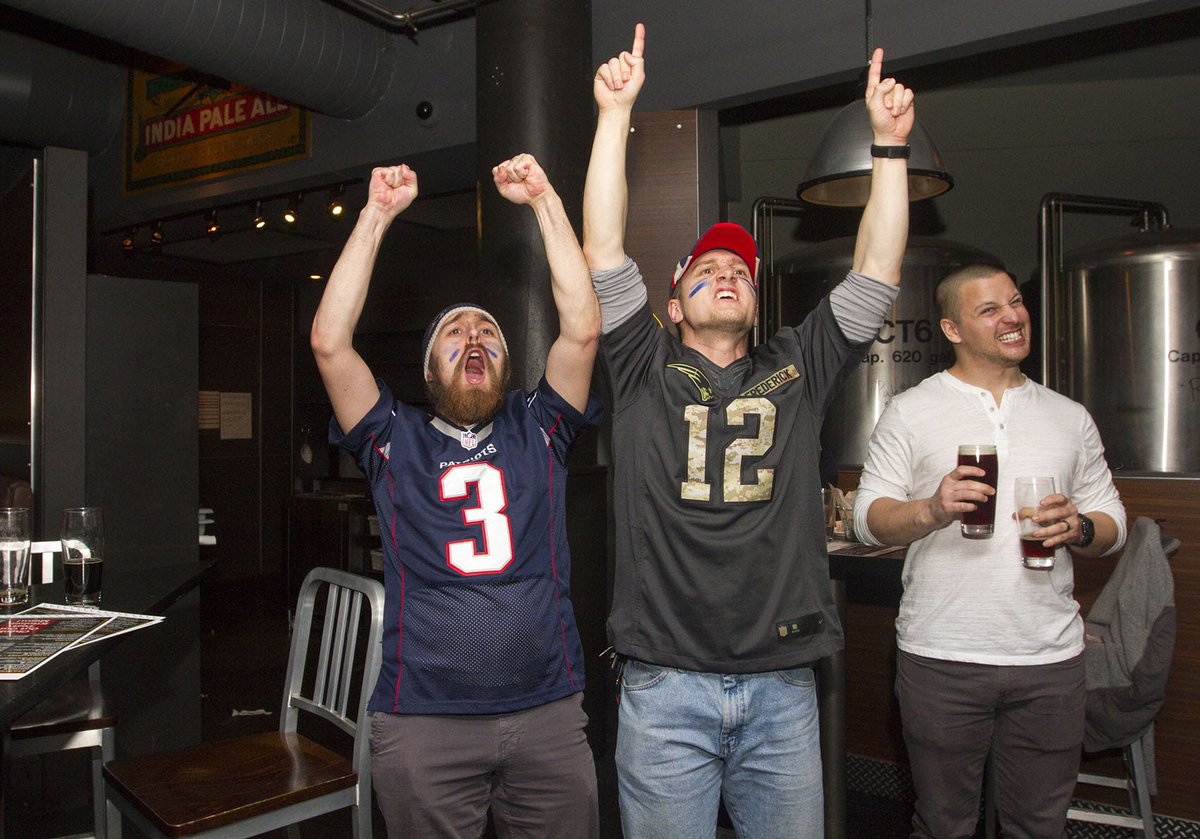 itsgillis's tweet photo. Great pic from @JLDifazio for @WBUR: During the #SuperBowl last night, two Pats fans and one Falcons fan met at #BostonBeerWorks https://t.co/Cw3MWNaAaw
