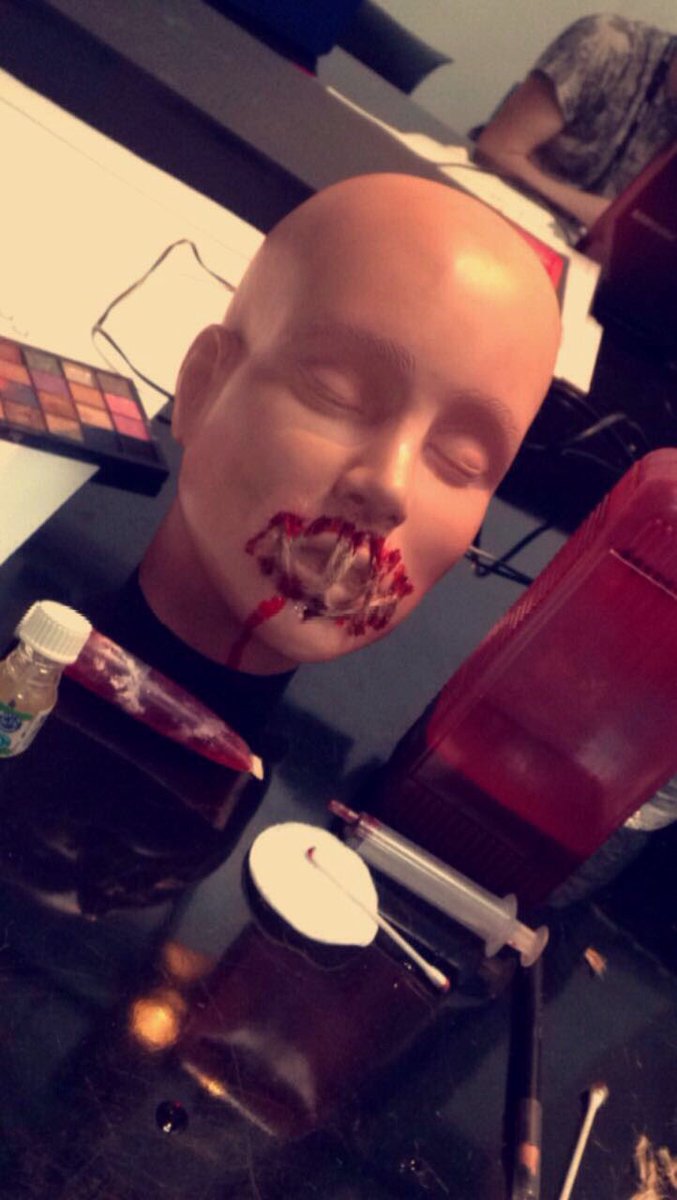 Productionpaige's tweet photo. Practicing for visual arts.. Also found a recipe for fake blood...that apparently tastes really good😮 https://t.co/fQQ2YgrZSk