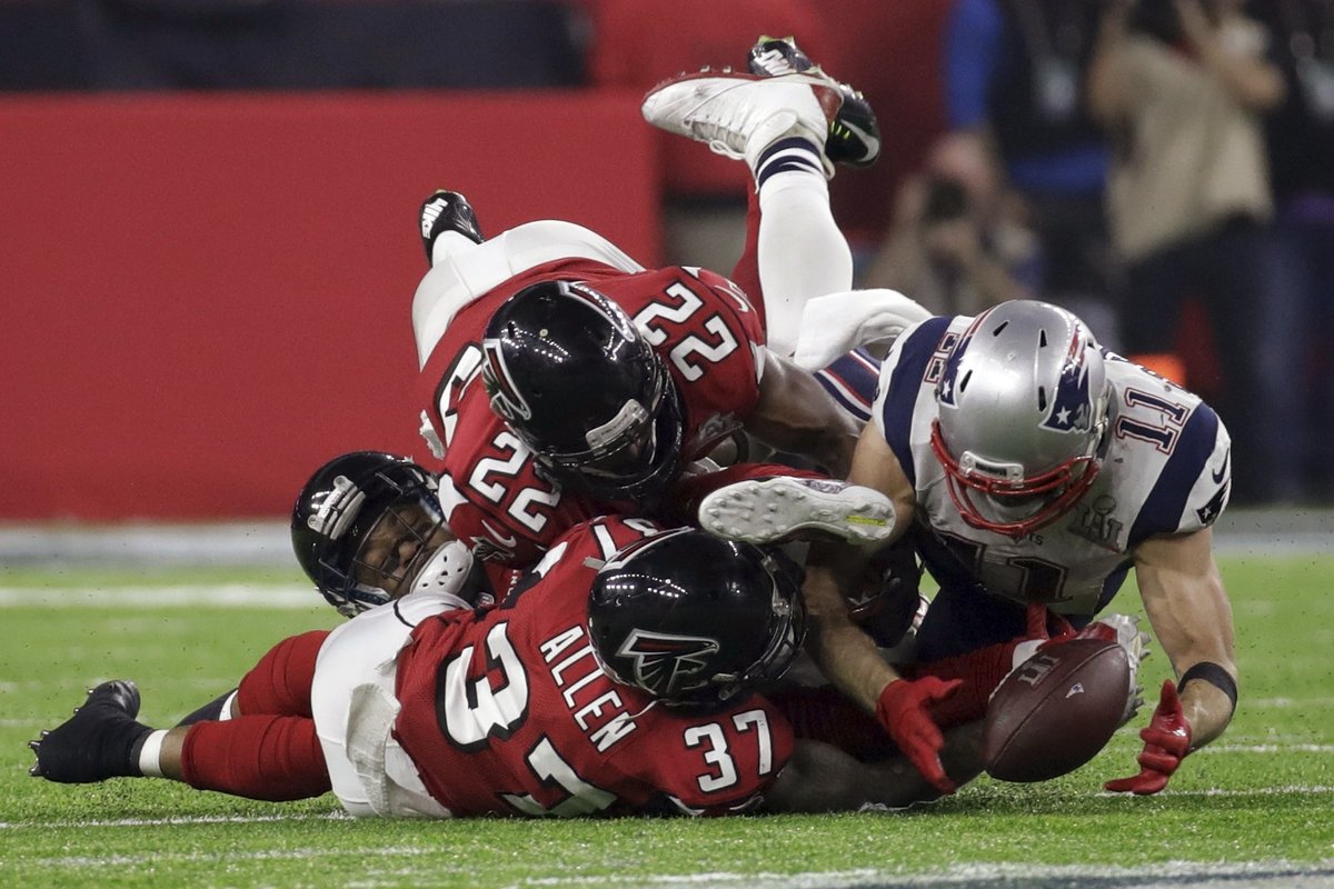 pimentapassos's tweet photo. the anti-gravity catch #SuperBowl  #Patriots  #Edelmancatch https://t.co/tVXNHFyORv