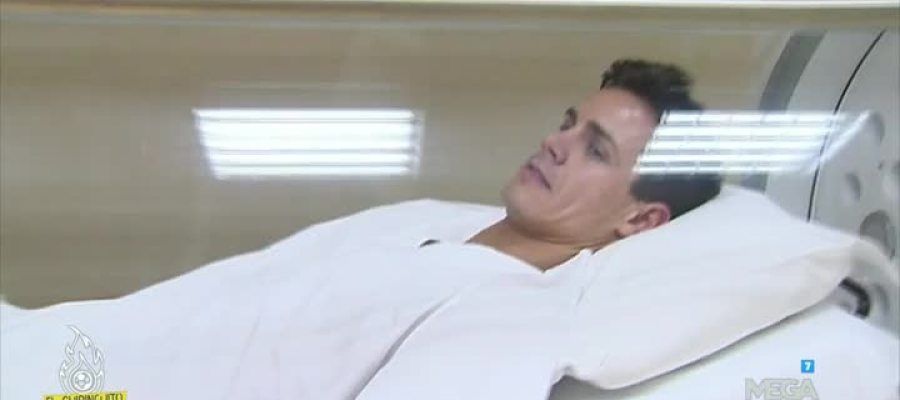 Ulcemed's tweet photo. ·@As_TomasRoncero, no critiques tanto a @jamesdrodriguez. Que hace todo lo posible para estar siempre en forma ;) https://t.co/DQfCnpfQHe https://t.co/EeE9TSpMRS