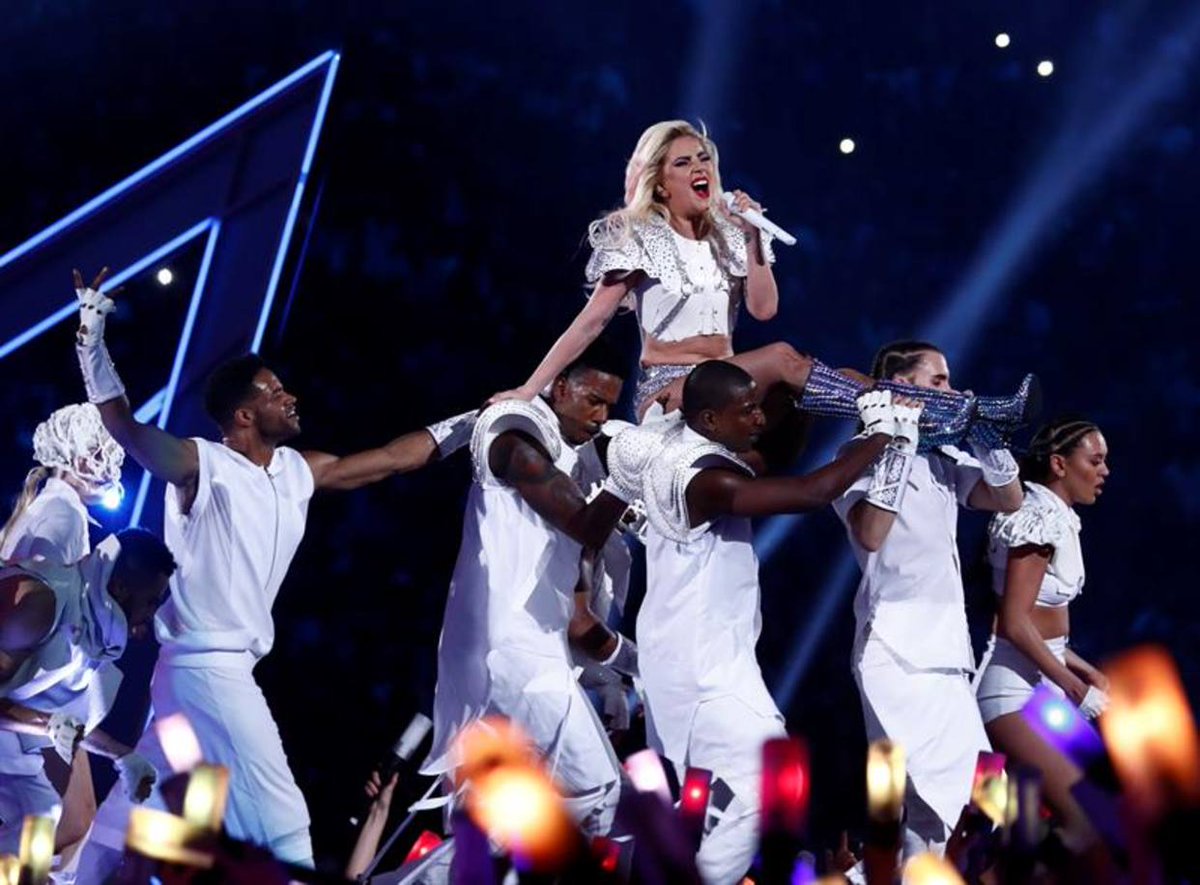 ElNacionalWeb's tweet photo. Figuras políticas y celebridades elogian show de Lady Gaga en el Super Bowl https://t.co/M659WsHiwc  https://t.co/3W6kyytgm2