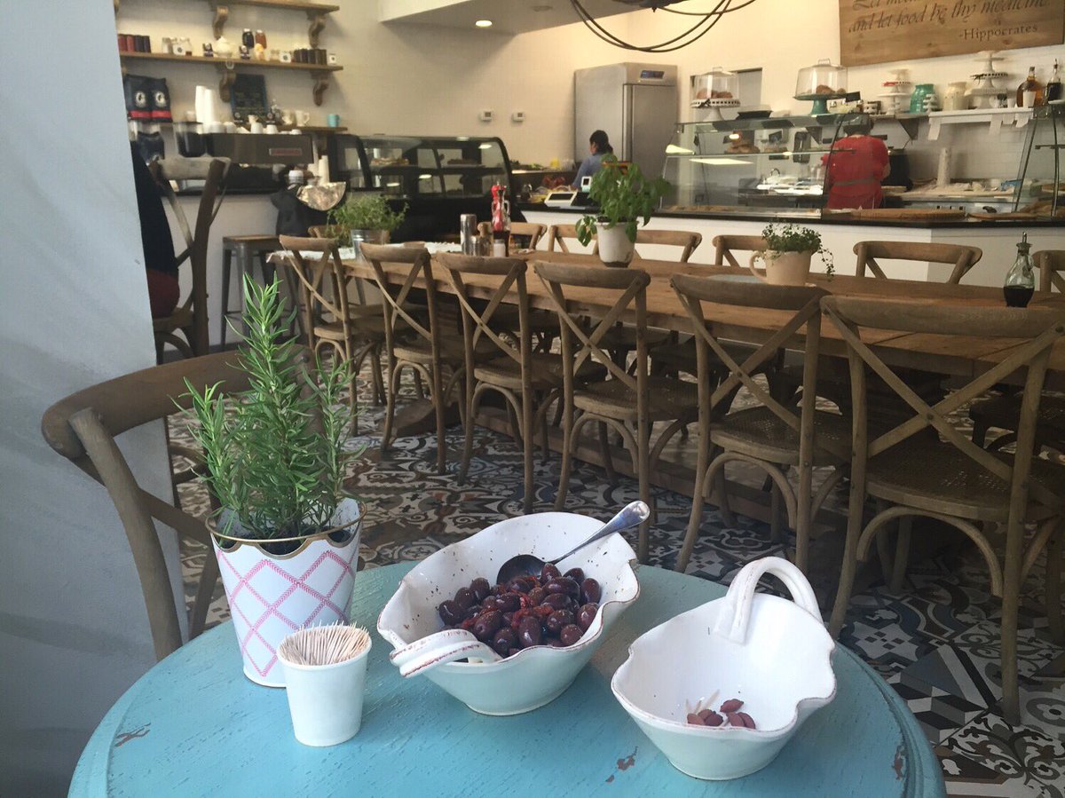 alfaPieHouse's tweet photo. This is our home, and every day, we welcome you with FREE refreshing fruit waters, Kalamata olives and WiFi, always. Happy Monday! https://t.co/182rxmqnzH