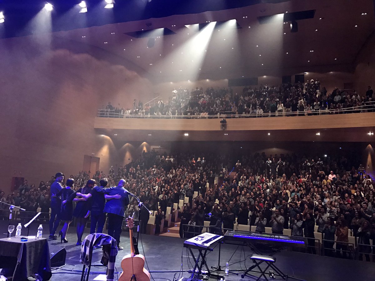 MasEventss's tweet photo. Desde nuestra empresa darle las gracias a @RozalenMusic por hacernos disfrutar y al público de Alcalá de Guadaira por su entrega!! https://t.co/gv15QX2mHW
