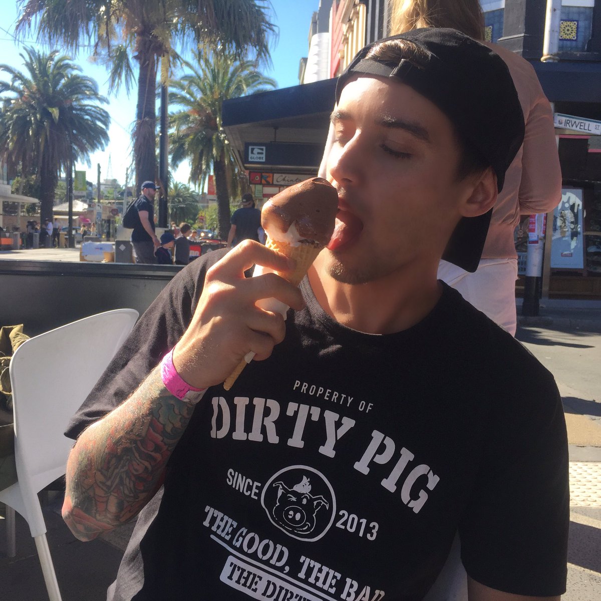 BrooksBeau's tweet photo. I'll be following people over the next 24 hours Retweet this for a follow 👍🏼 https://t.co/gjdB52HihC