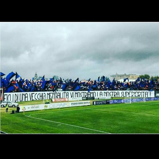 ScarinciDiego's tweet photo. Il Francioni si colora di neroblu.
L'evento sportivo più atteso.. il derby.
#USLATINA #ULTRAS #DERBY #LATINA
@UsLatinaCalcio  @PLatinaoltre https://t.co/wdMhwgcPvH