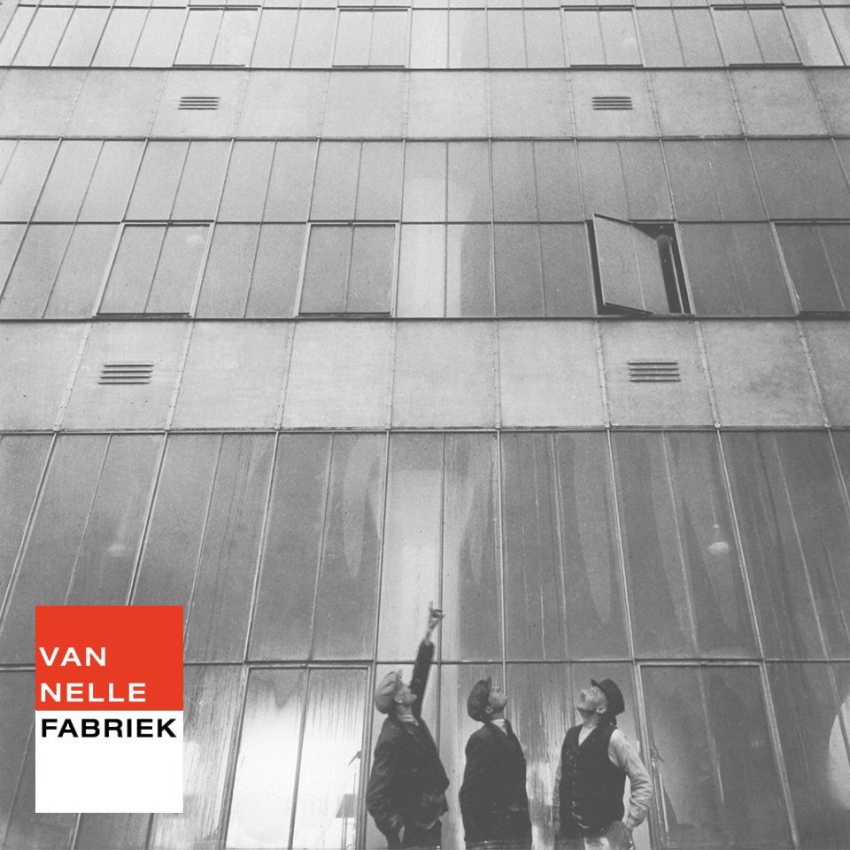 cvvnof's tweet photo. De karakteristieke gevel van de #VanNelleFabriek. Uniek voor die tijd: het gebruik van standaard maten voor kozijnen. #UNESCO #architecture https://t.co/DqKOsFAaje